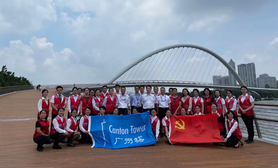 ? ? ? ? 我为群众办实事 党员先锋冲在前? ? ? ? 广州塔党员先锋为海心桥顺利开通保驾护航